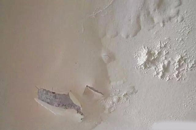 裝修是一件費心費力，卻又很享受的過程，看著毛坯房變成溫馨的小家，內心的滿足感是無法代替的。為了裝修，從家裝布局設計到建材市場千挑萬選，終于把房子裝成了你想要的樣子。然而，沒住多久卻發現乳膠漆墻面起泡，心里別提多難過。為何人人稱贊的乳膠漆會出現起泡問題呢?本期，恩澤小博士和大家一起探討乳膠漆墻面起泡的原因和解決方法!